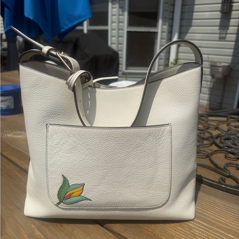 Pre-owned great condition Tory Burch Thea Appliqué Ivory Leather Bag floral - Picture 3 of 10